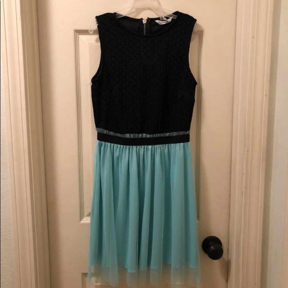 Dress - Picture 2 of 4